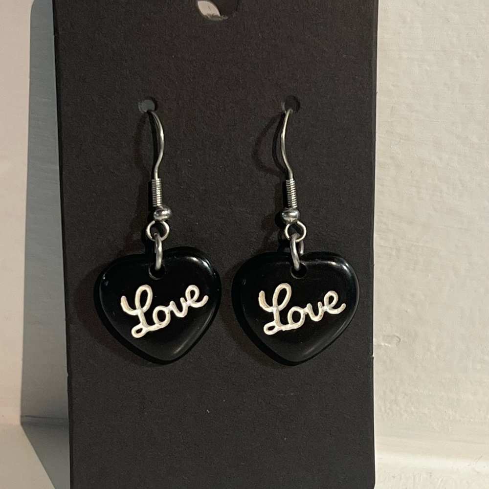 Black heart love earrings